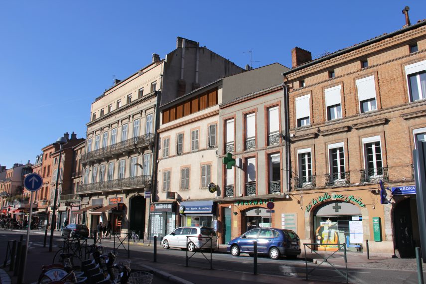 perspective sur rue volets fermés surélévation BG.