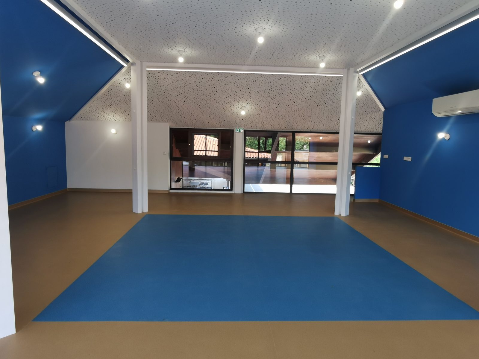 Centre de loisirs de la Forêt de Bouconne — La salle de l’étage après travaux
