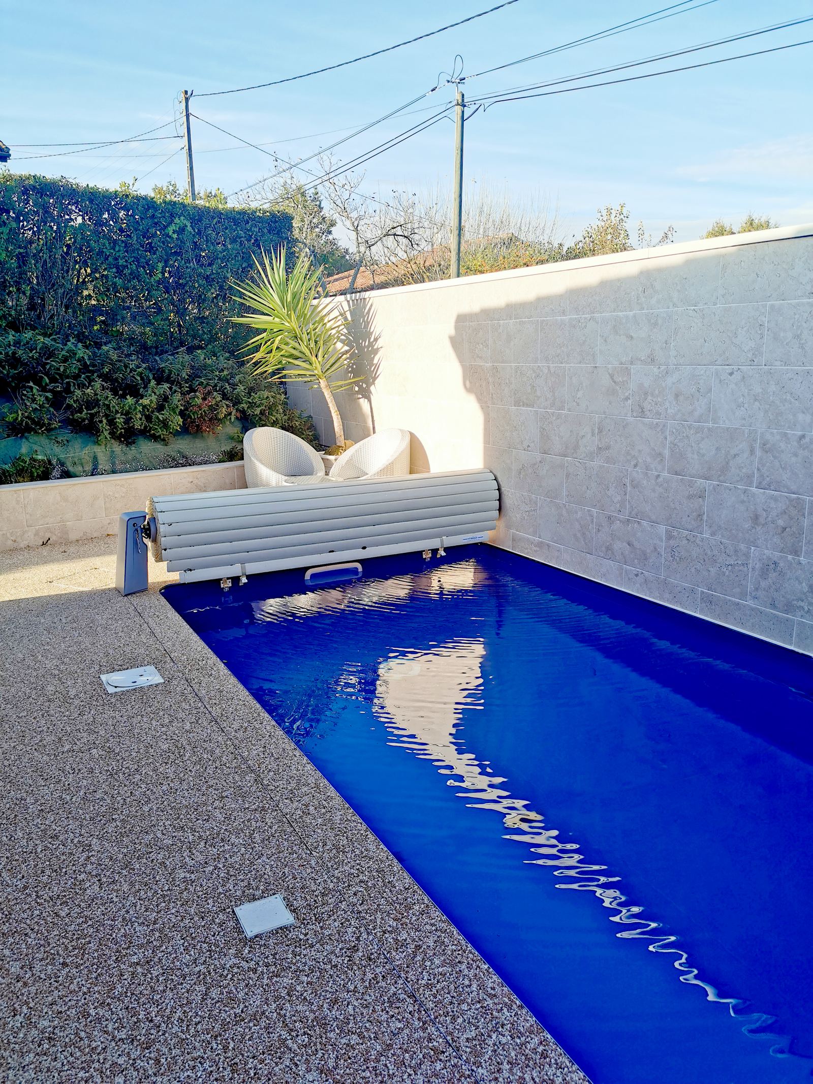 Maison G. — Aménagements extérieurs & piscine — Le bassin depuis la terrasse