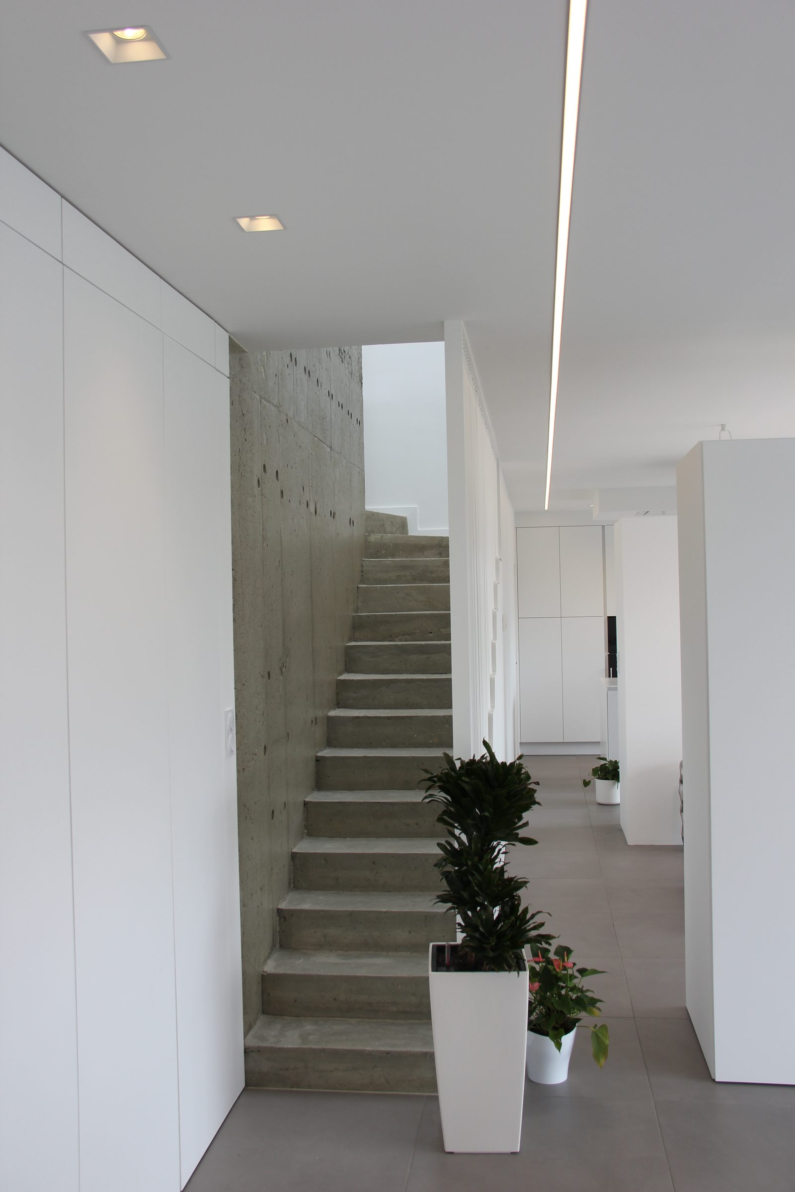Architecture d’intérieur — Maison N. — La circulation vers l’escalier