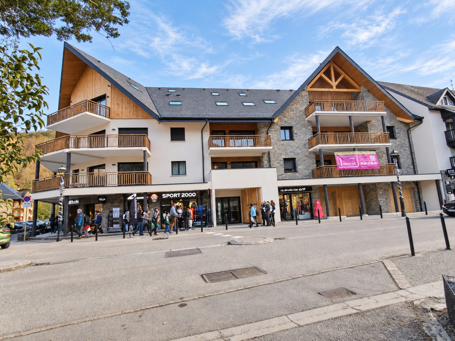 Les Terrasses Fleuries — commerces en rez-de-chaussée, Saint-Lary-Soulan